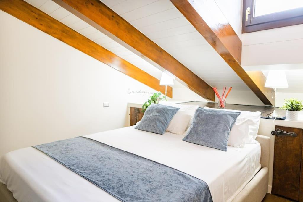 Canonica Attic Apartment ميلان المظهر الخارجي الصورة